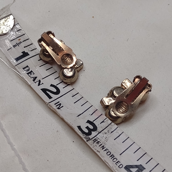 Vintage clip on earrings - Picture 7 of 9
